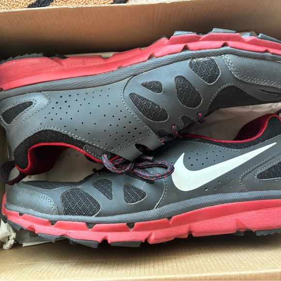 Red, black Nike Flex Trail - Picture 2 of 6
